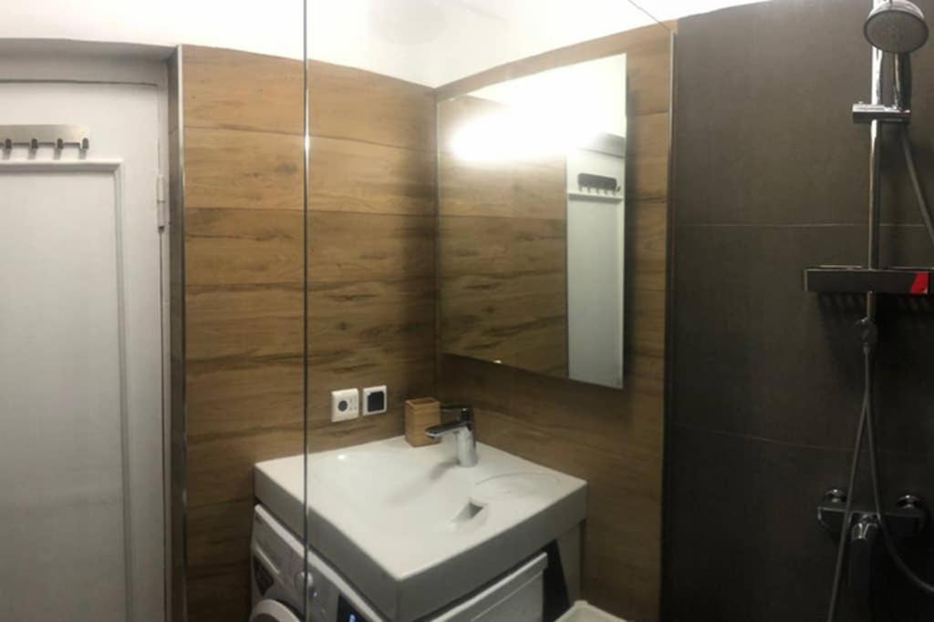 New Comfortable Apartment Nearby Promenade In 5 Minutes From Old Town Of Riga. Εξωτερικό φωτογραφία